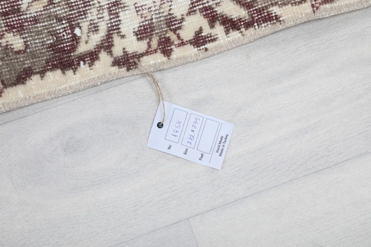 Product tag displaying the rug's size and origin details