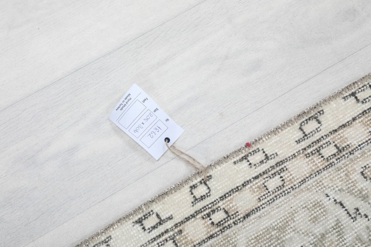 Product tag attached to the rug, showing size and material information