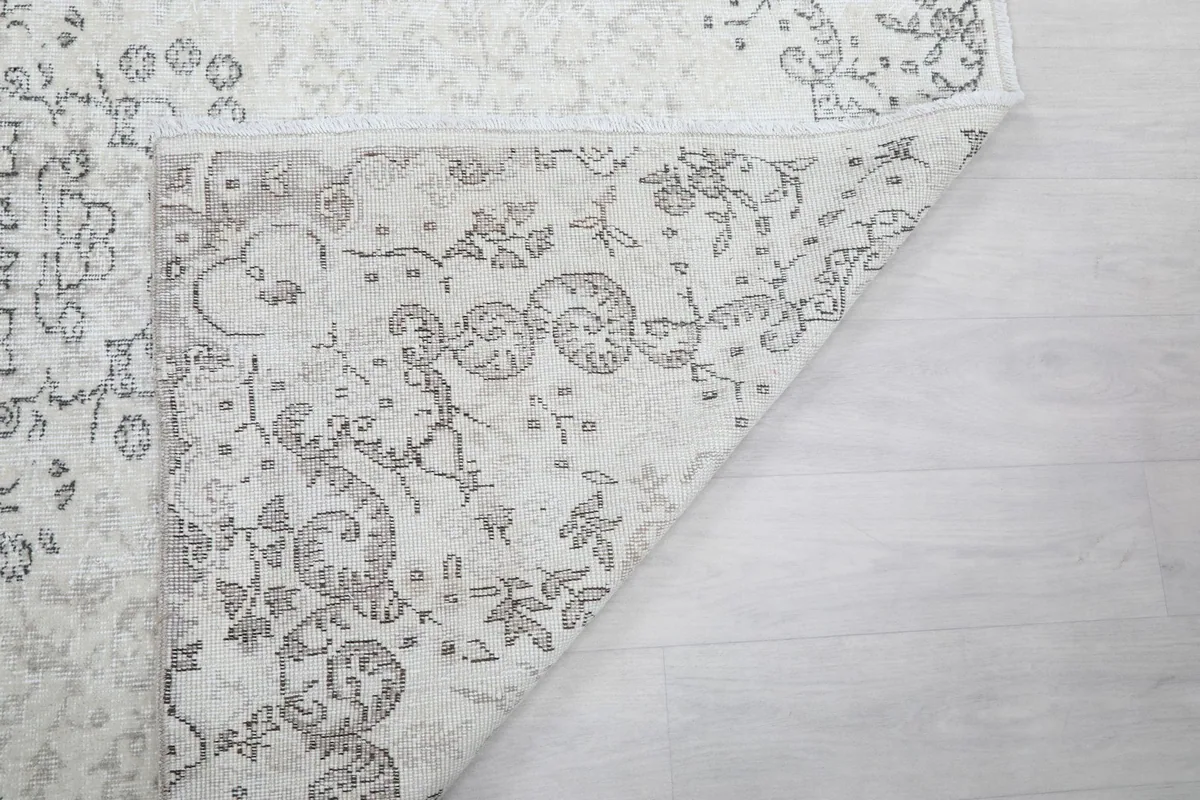 Close-up of the rug's edge and fringe, showing the weave and finish