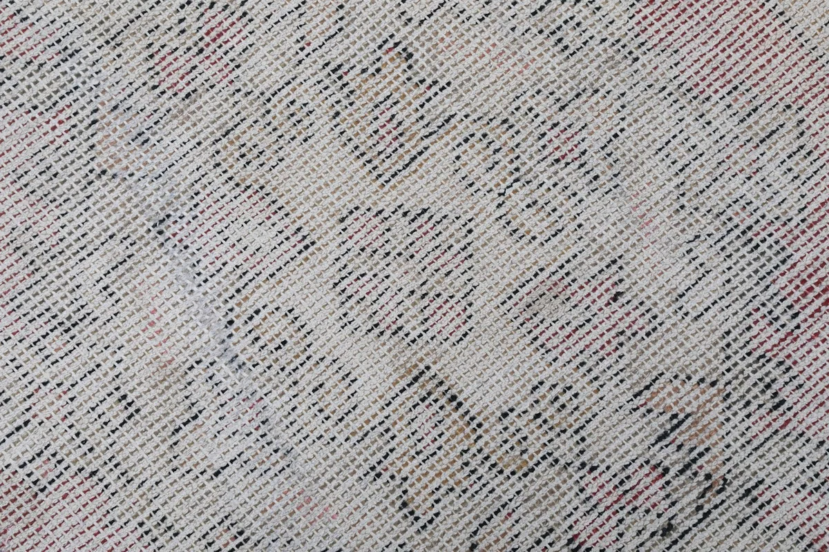 Texture and knot detail of the low wool pile showing color variations