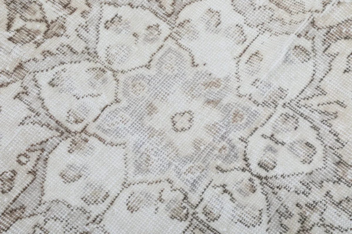 Texture close-up showing the hand-knotted wool pile and intricate details of the medallion