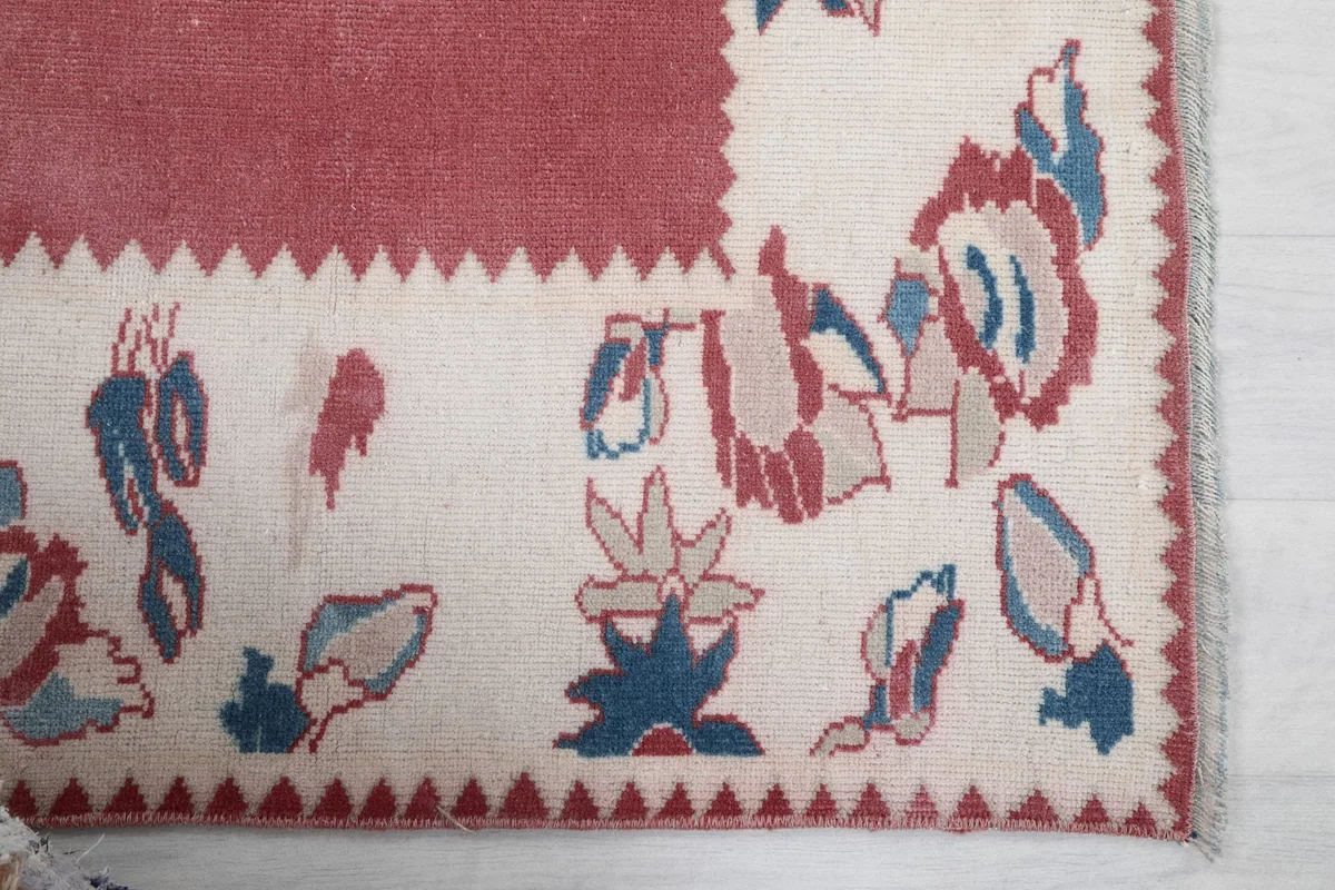 Detailed view of the floral and tribal motifs on the ivory border