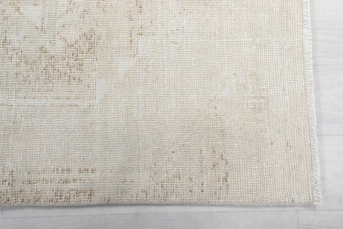 Detailed view of the low wool pile and hand-knotted texture of the runner