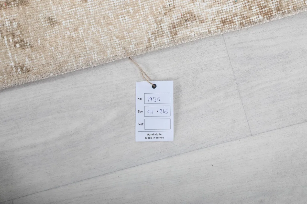 Product tag on the rug, indicating its size and origin as Anatolia, Turkey.