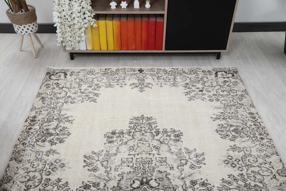 View of the ivory and gray rug from the short end, showing its placement in a room