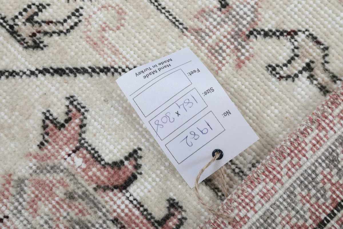 Tag displaying the rug's dimensions and origin, confirming it is hand-made in Turkey