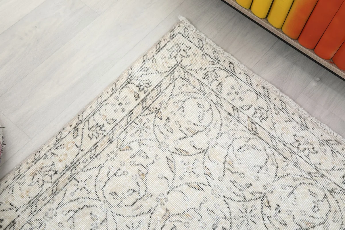 Detailed shot of the rug's border design and corner articulation