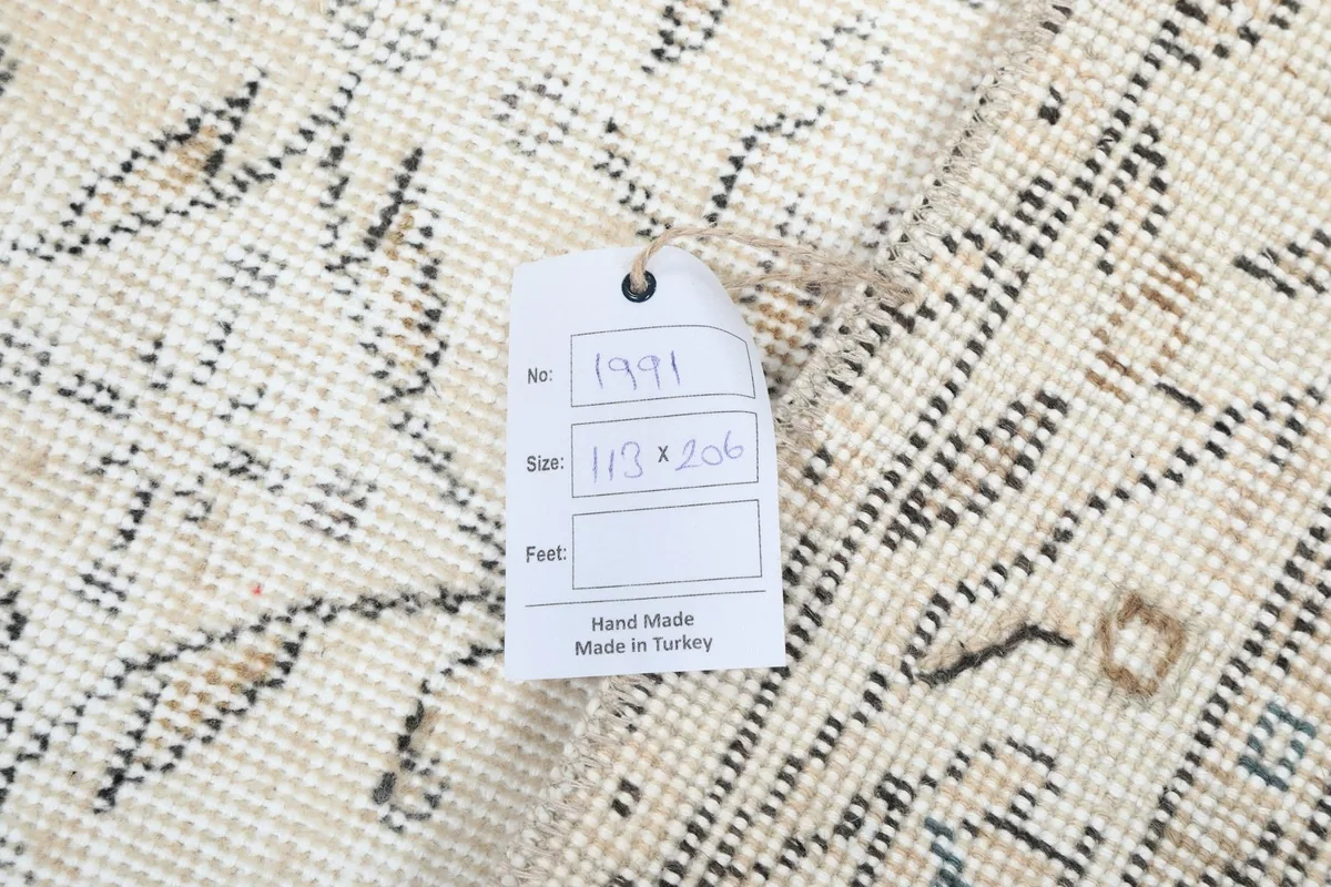 Size tag on the back of the rug, confirming dimensions and origin