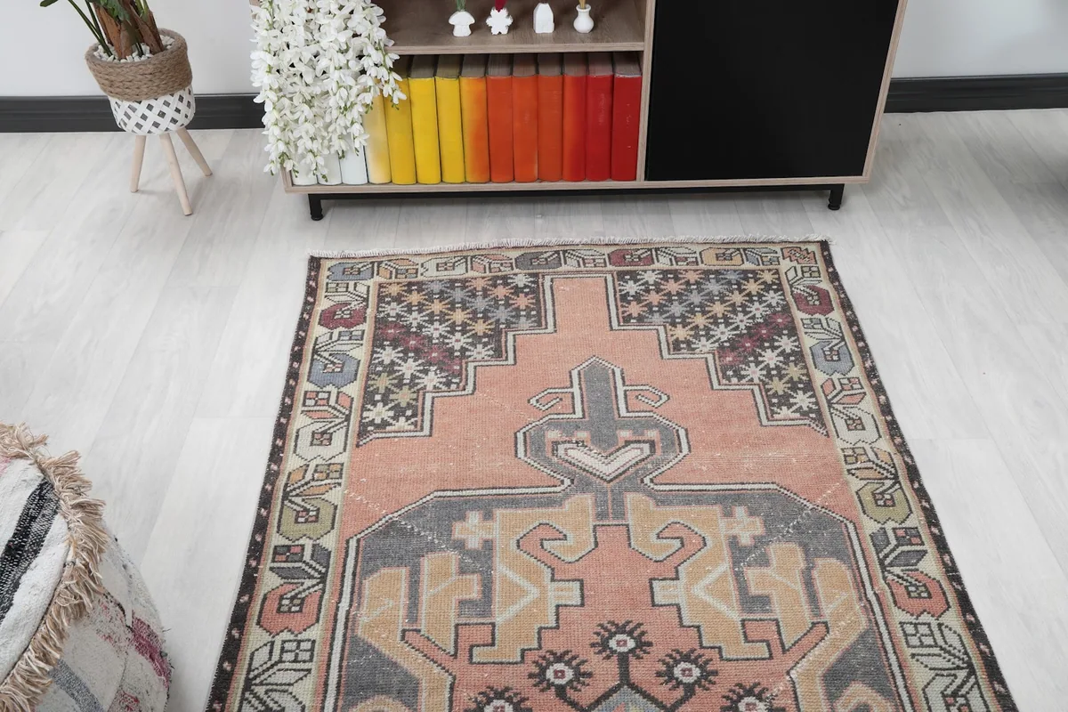 Straight-on view of the runner in the room, showcasing its full length and the shelf with colorful books in the background