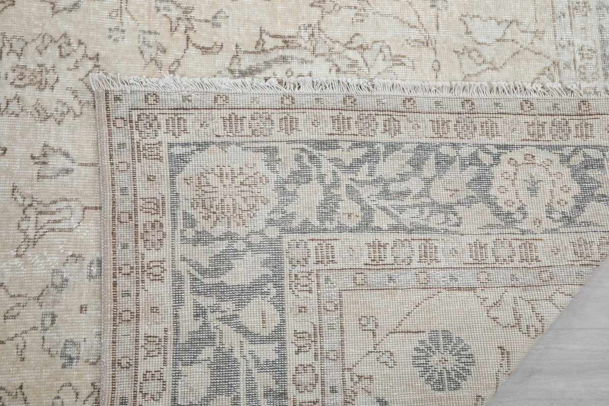 Close-up of the rug's edge, including the fringe and border detail