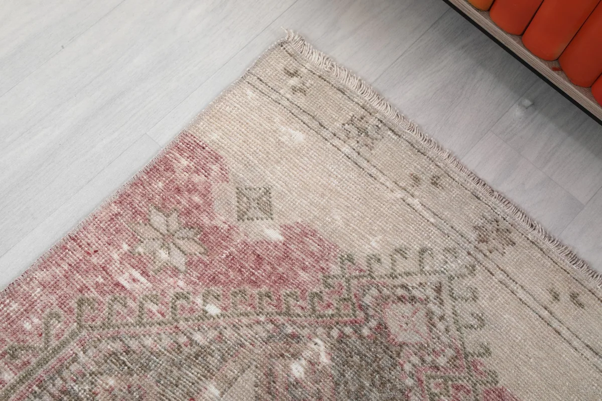 Corner detail of the rug, highlighting the rose area and fringe