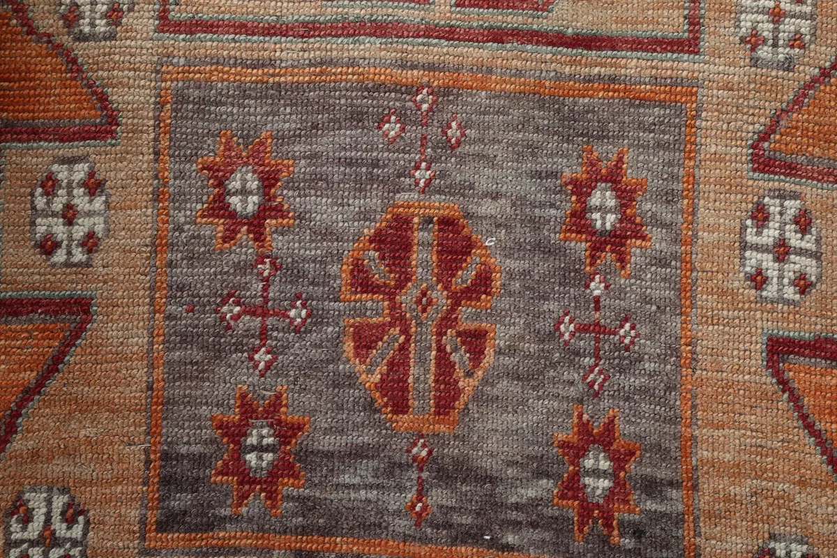 Close-up of a central geometric motif within a medallion, highlighting the detailed hand-knotted wool pile