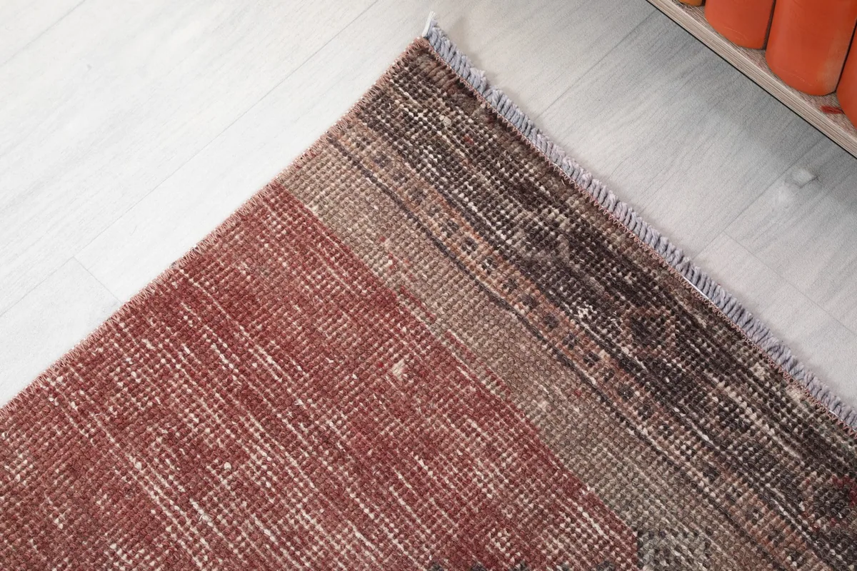 Close-up of the runner's edge, showing the faded charcoal border and short fringes