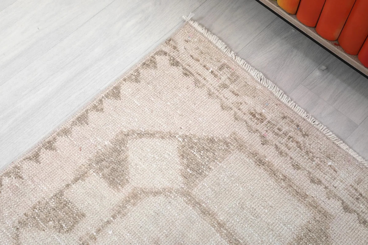 Corner detail of the rug, showcasing the hand-knotted structure and border design
