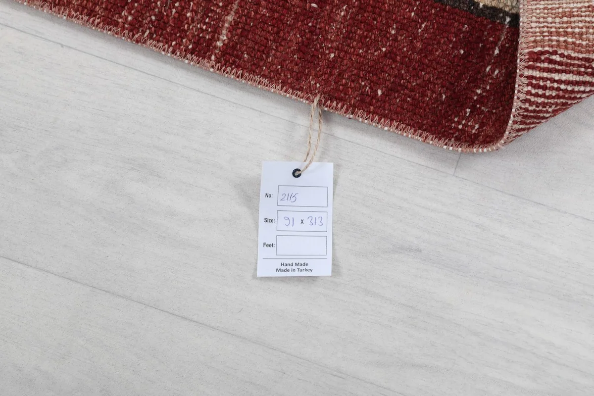 Product tag displaying the rug's dimensions and origin information