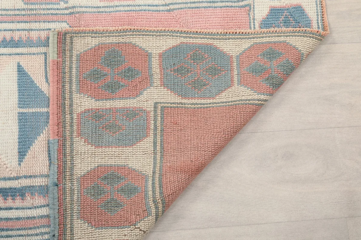 Another folded corner, showing the sturdy cotton foundation and hand-knotted construction