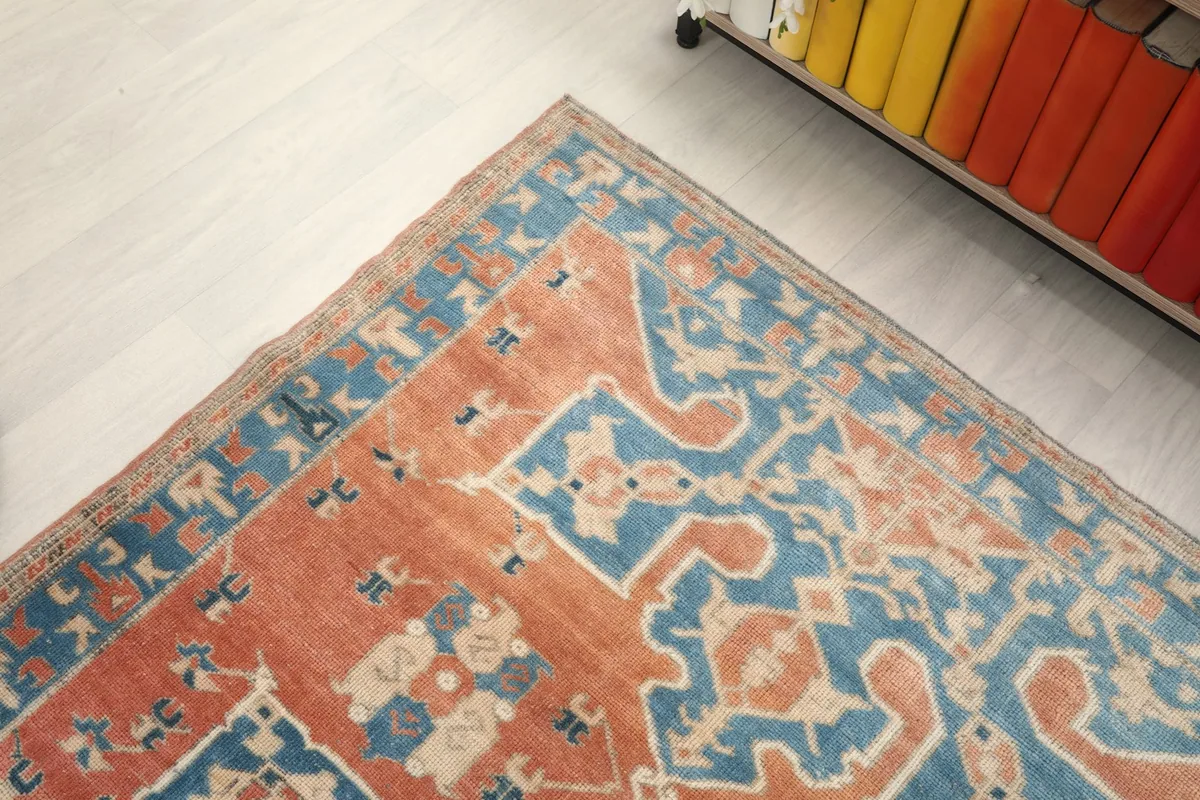 Corner view of the rug with its distinct blue and ivory patterns.