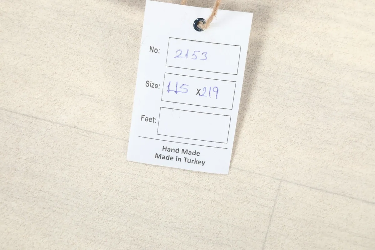 Product tag showing the rug's size in centimeters and 'Hand Made Made in Turkey'