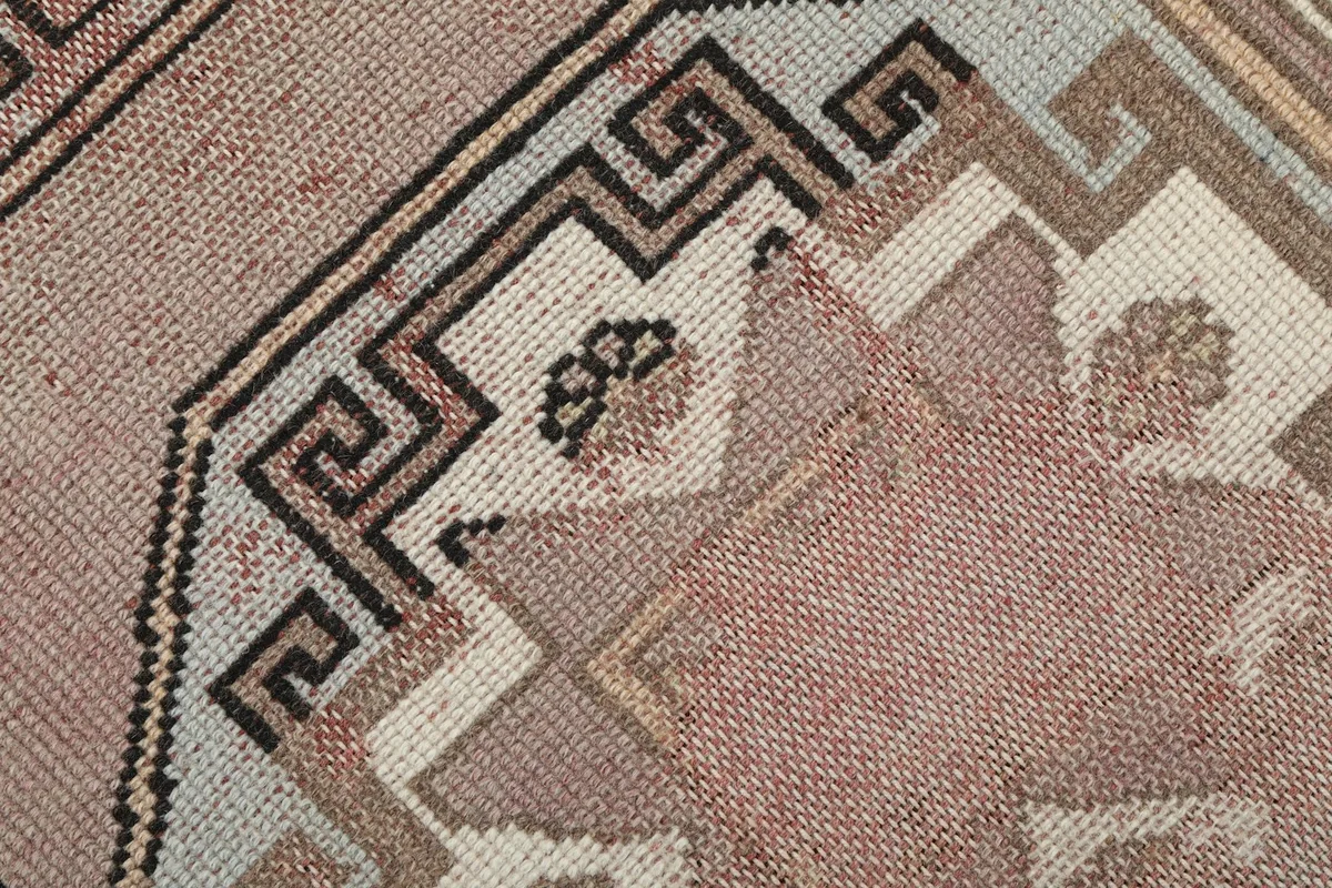 Texture detail of the low wool pile and hand-knotted construction of the rose runner