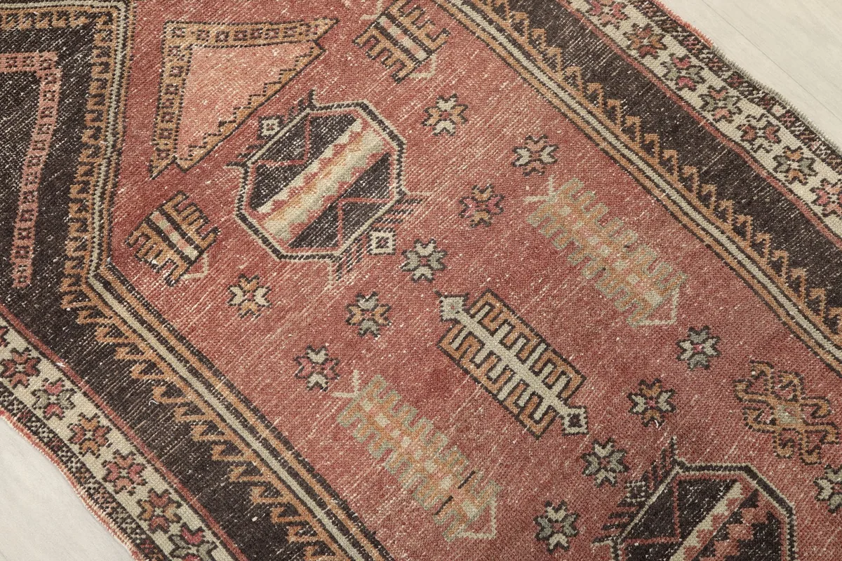 Close-up of the rose field with tribal motifs and subtle color variations