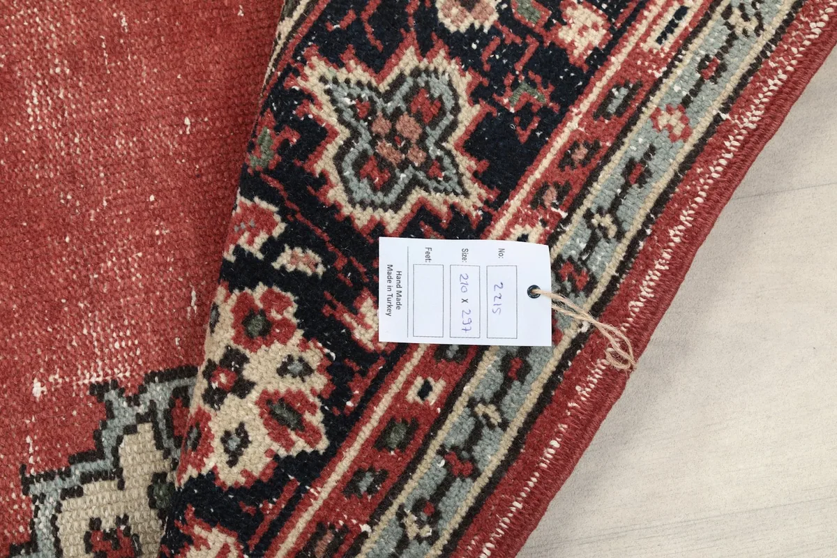 Detail of the rug with a product tag showing size and material information