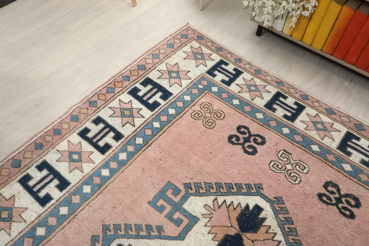 Upper corner detail of the rug's border, showcasing the hand-knotted patterns