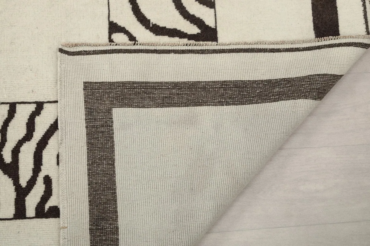 Detail of the reverse side of the rug, showing the construction and border finishing