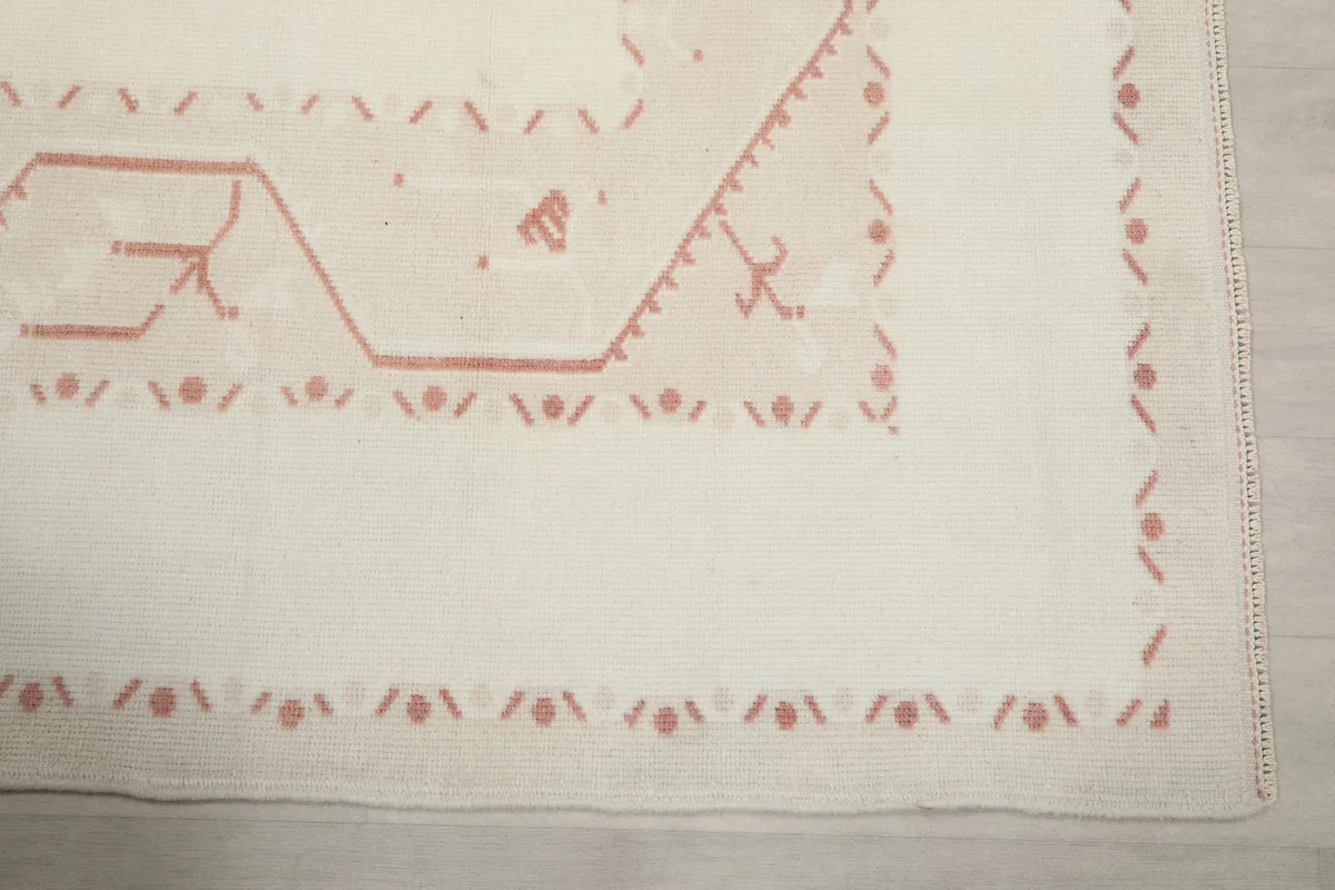 Detail of the outer rose border and corner design on the cream background