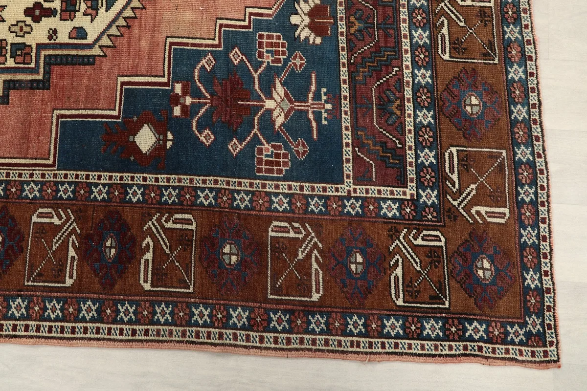 Detail of the brown border with geometric motifs and the navy inner border