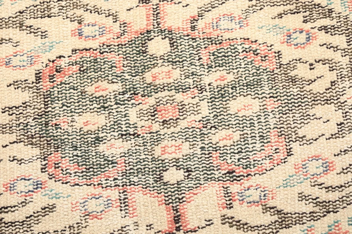 Close-up of the medallion's texture and color variations, showing the hand-knotted wool pile