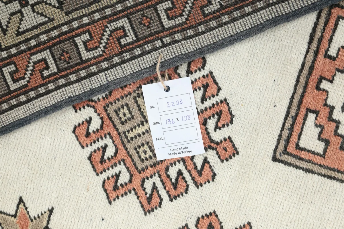 Product tag on the rug, displaying its dimensions and origin details.