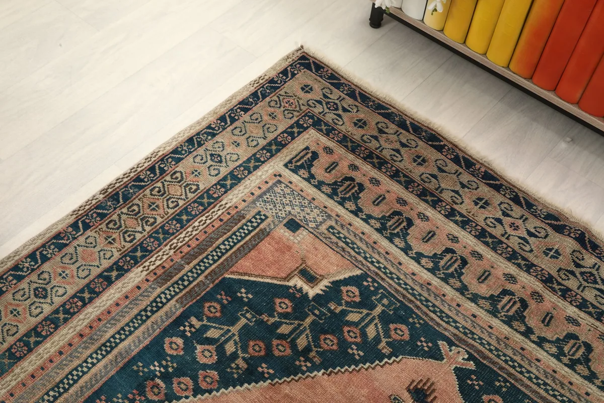 Detailed view of the rug's corner, showcasing the multiple patterned borders