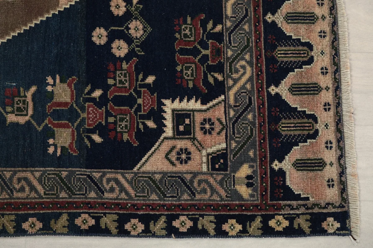 Close-up of a corner of the rug, highlighting border patterns and field motifs