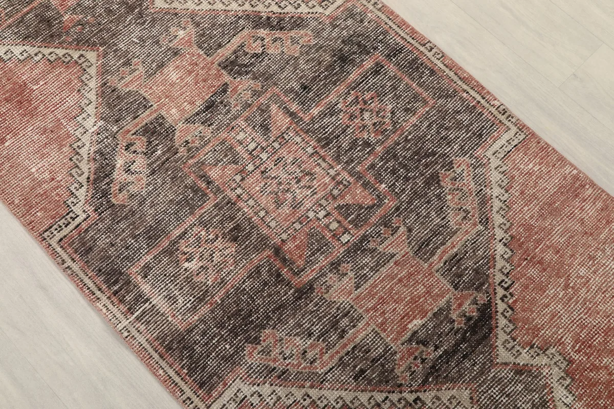 Close-up of the central charcoal medallion-like design within the runner
