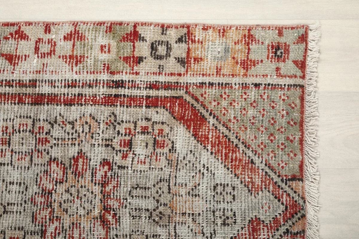 Detailed view of the upper right corner of the rug, showing border and field patterns