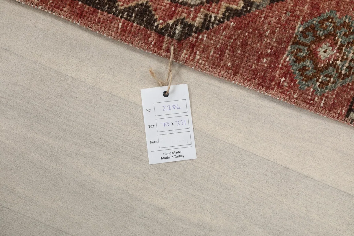 Tag displaying the rug's size in feet and centimeters: 2'6" x 10'10" (75 x 331 cm).