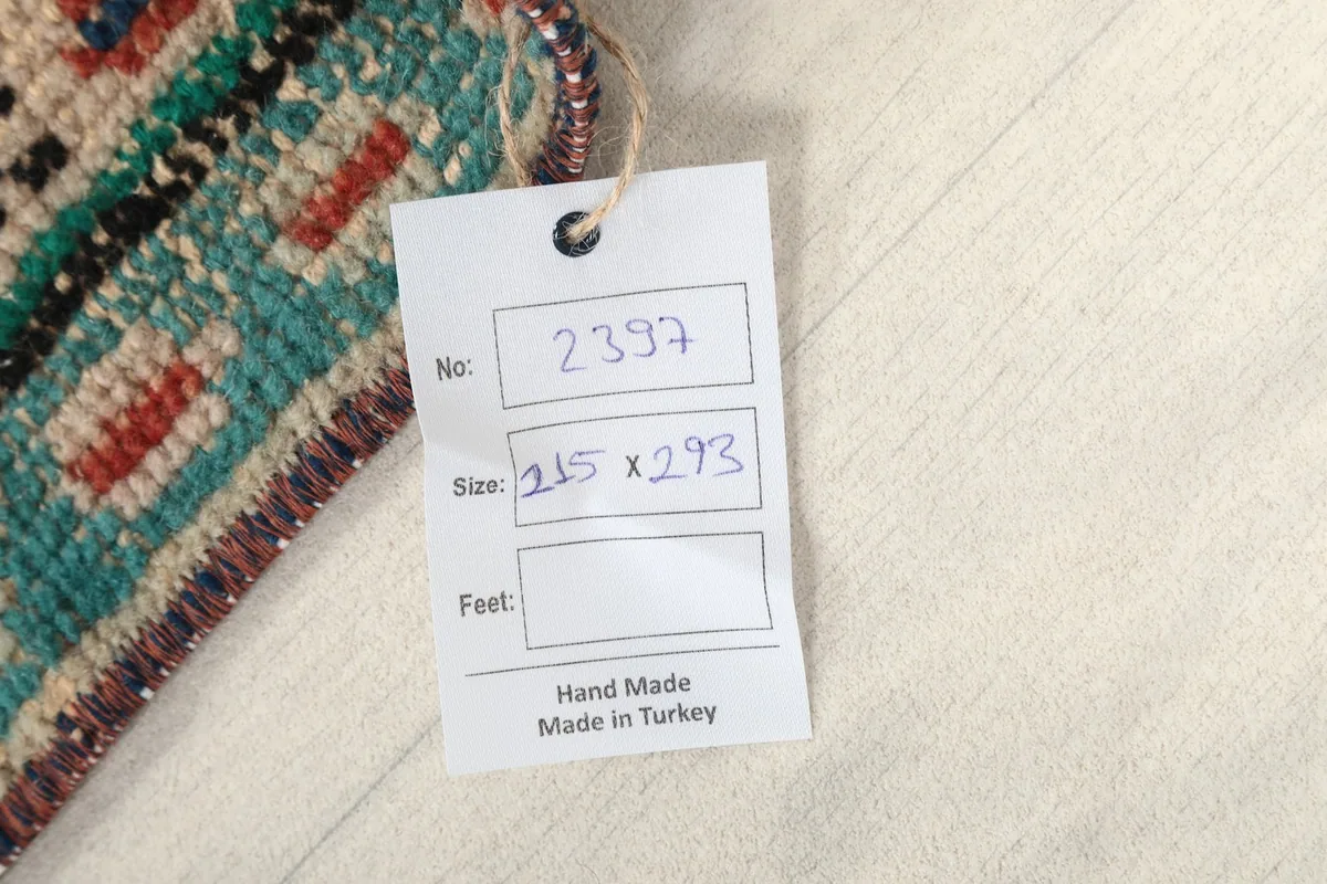 Product tag indicating the rug's dimensions and handmade origin from Turkey.