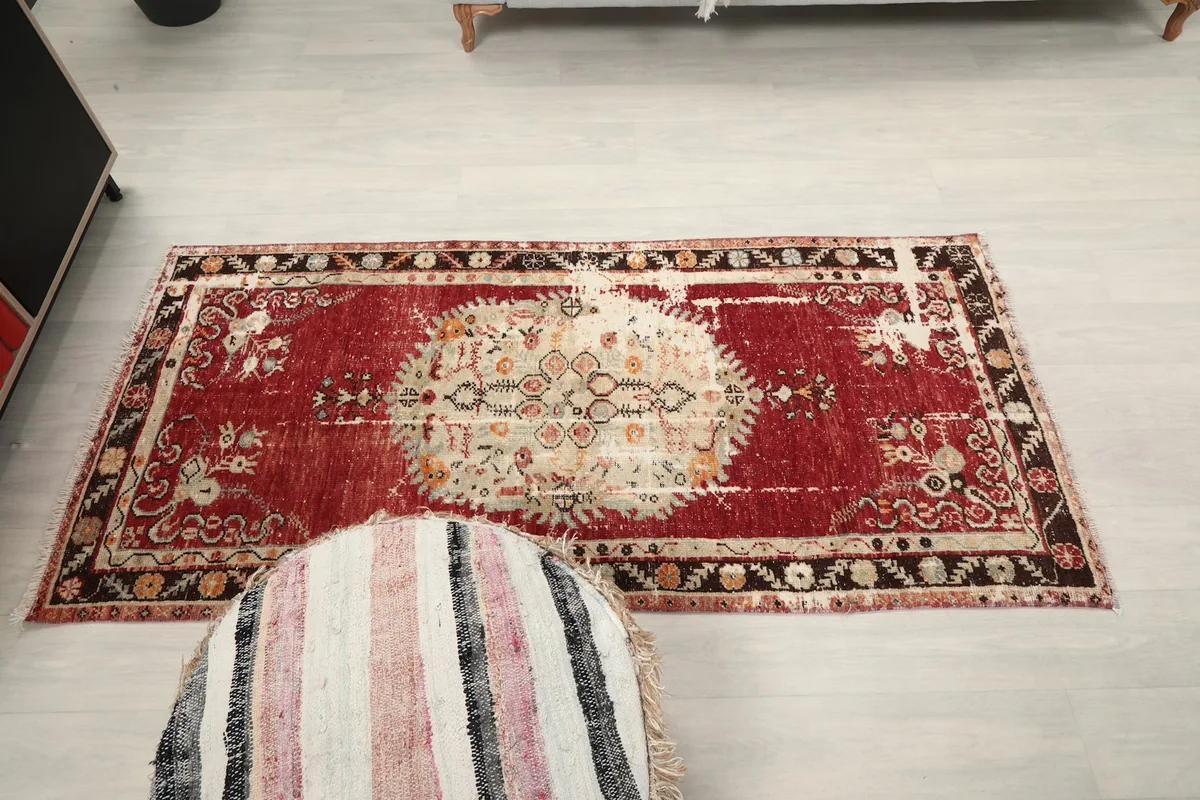 Full overhead view of the rug on the floor, taken from a slightly higher angle