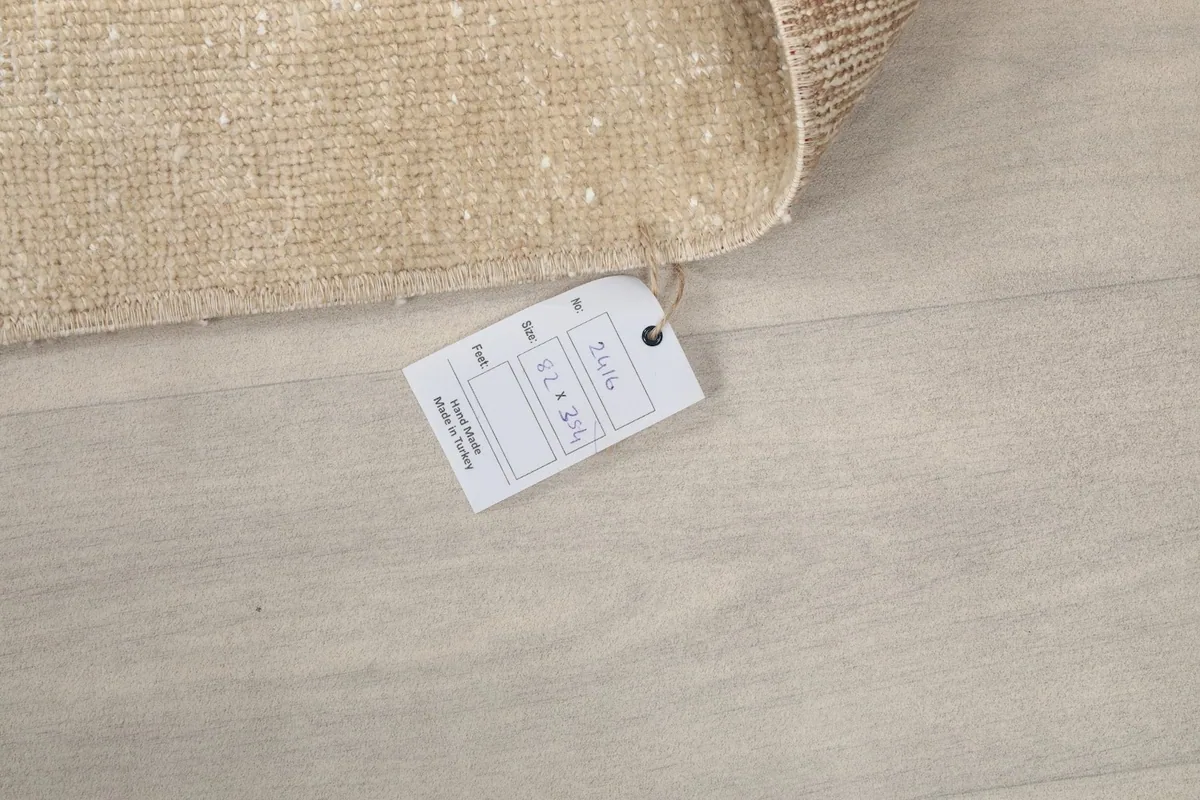 Close-up of the product tag attached to the rug, displaying size information