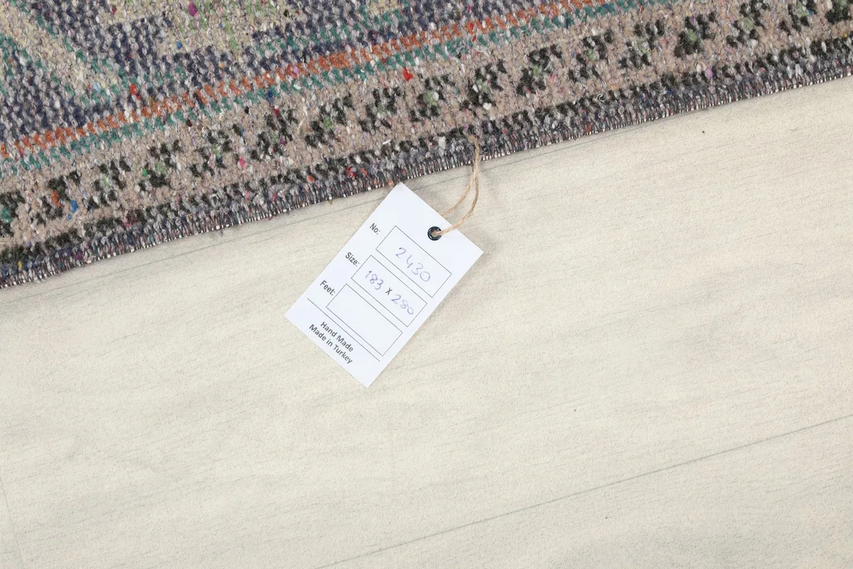 Tag displaying the rug's dimensions and origin information.