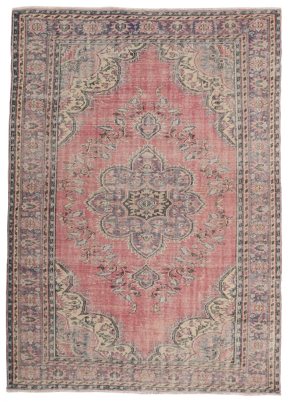 Full top view of the 7x10 vintage rose medallion floral rug