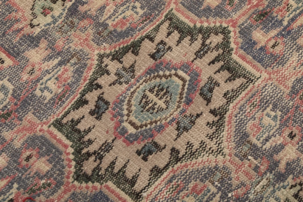 Texture detail of the low wool pile and intricate knotting