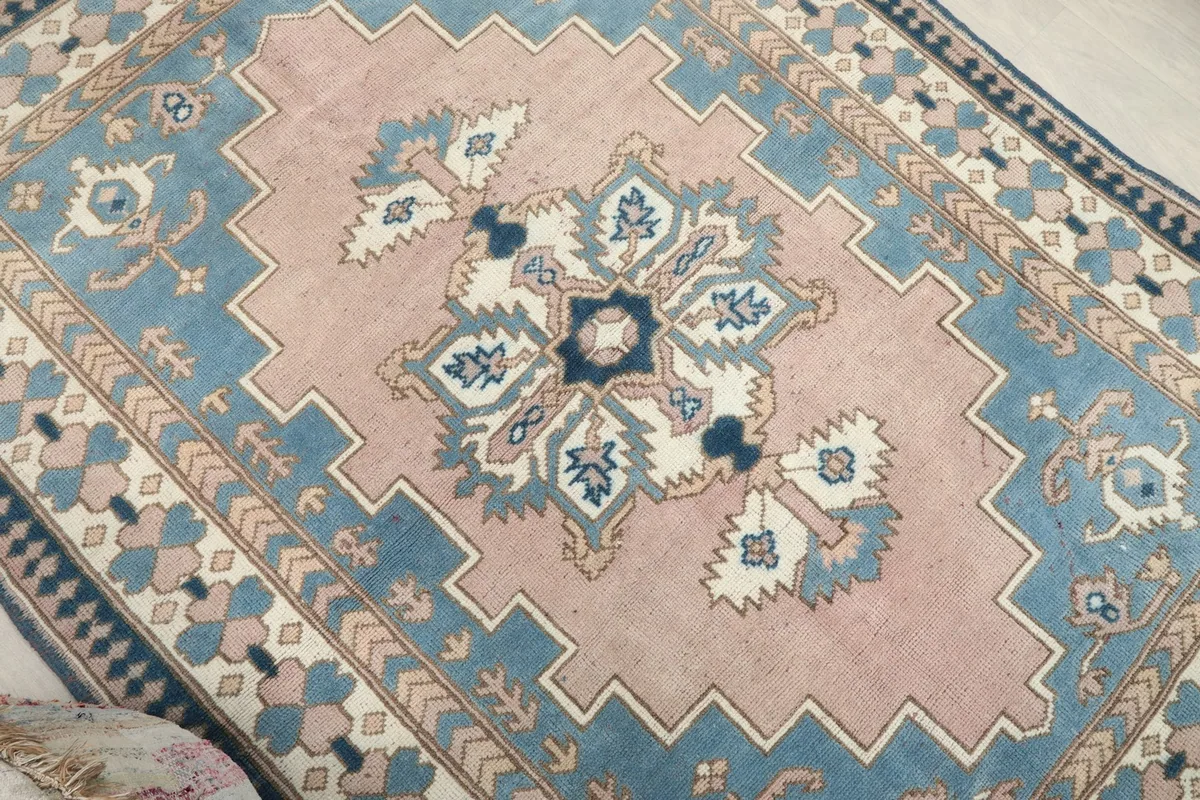 Overhead angle focusing on the central pink field and blue border designs