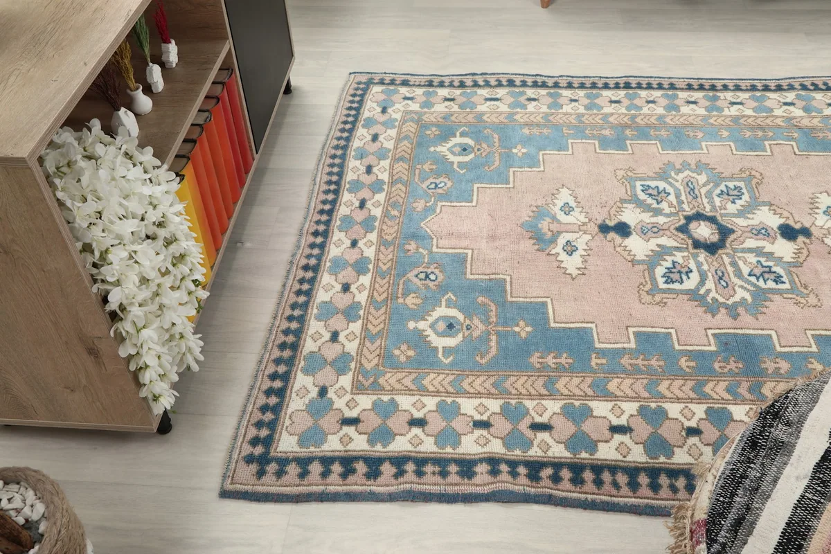 Overhead view of the rug's side, showing its full width and design flow