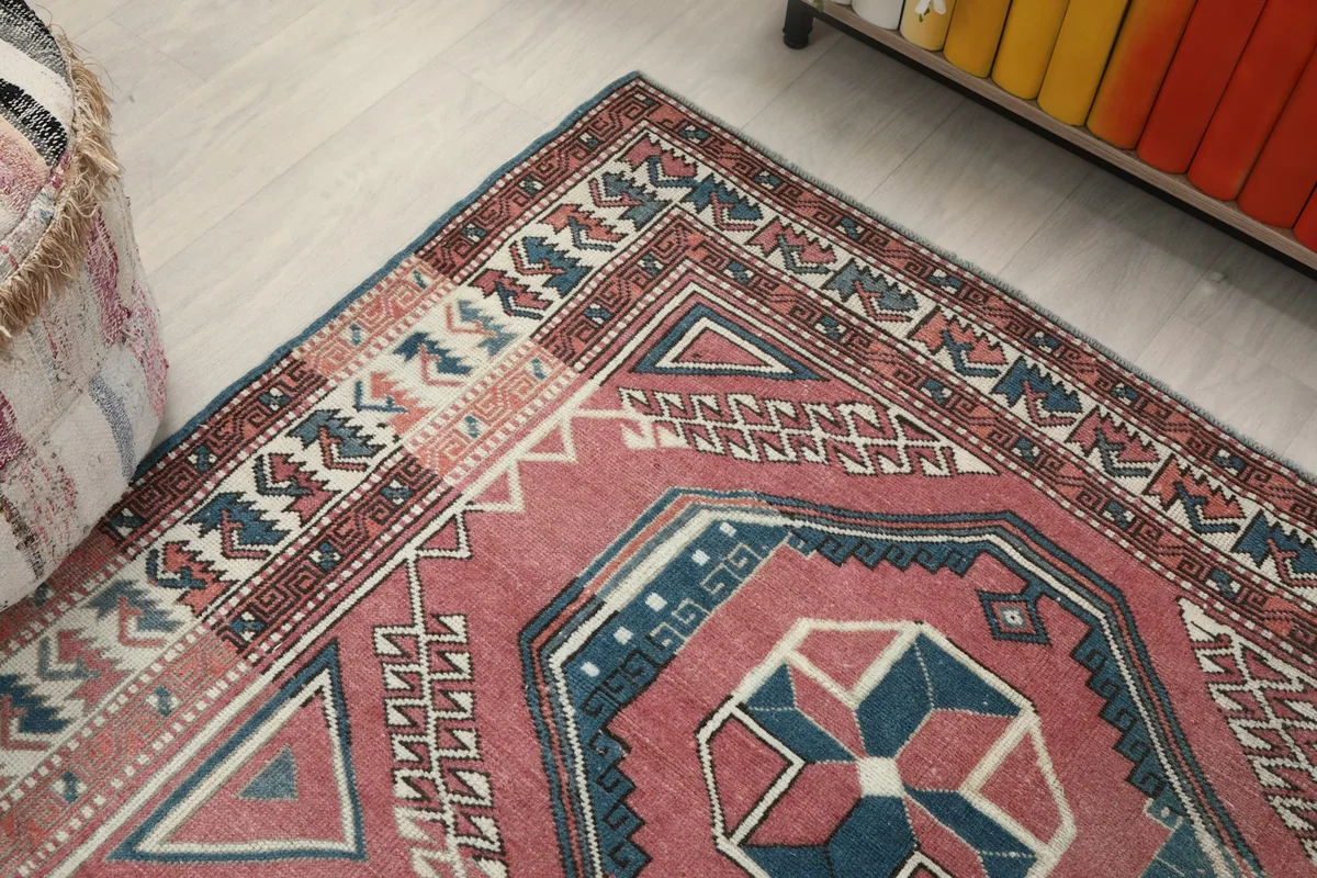 Detail of the rug's corner showing the transition from the main field to the patterned border