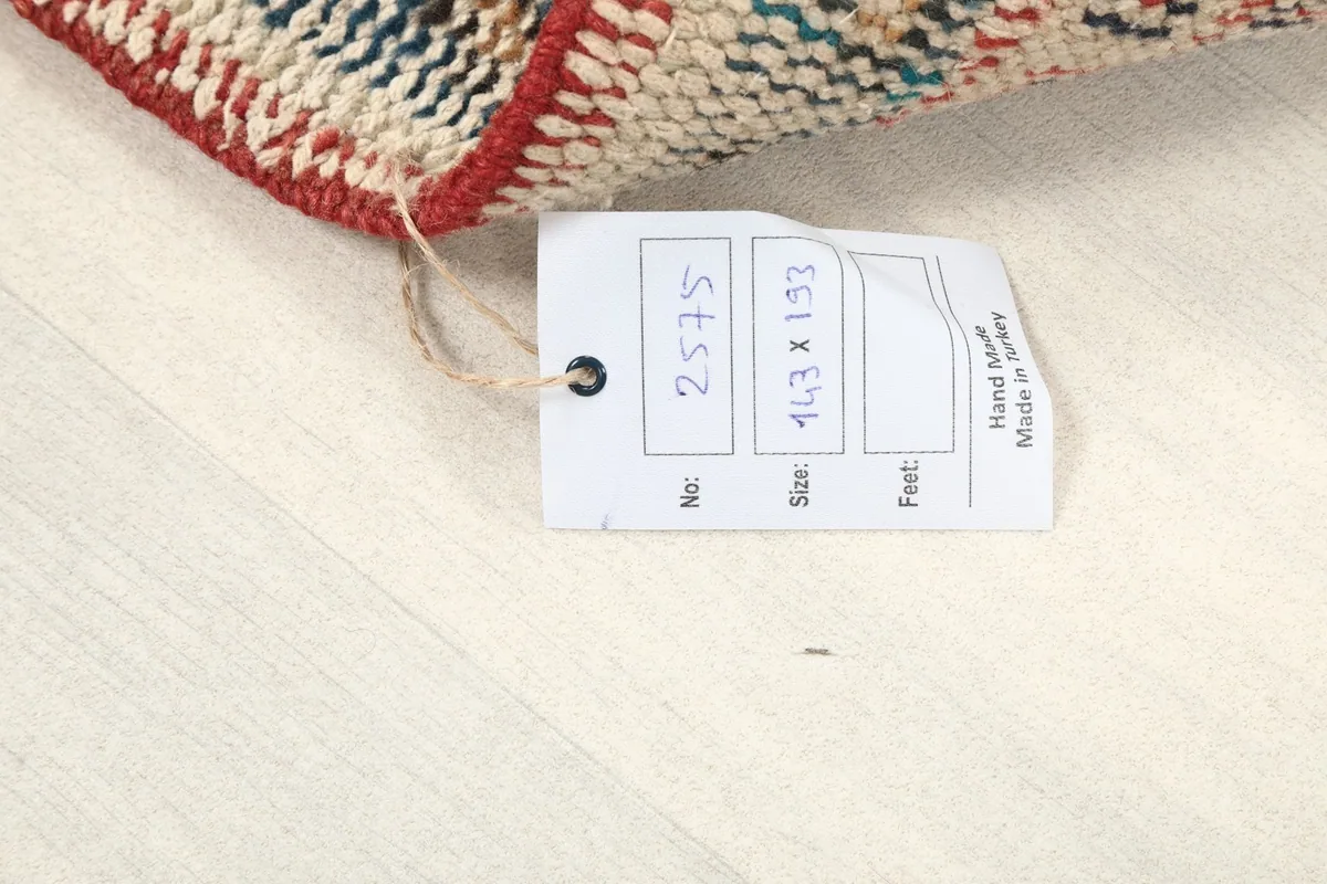 Tag showing the rug's item number and dimensions: 143 x 193 cm