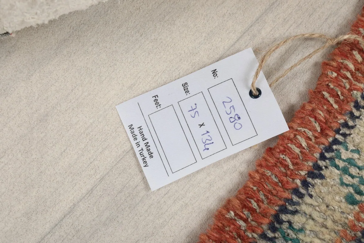 Product tag attached to the rug, displaying the dimensions 75 x 134 cm and origin as Turkey.
