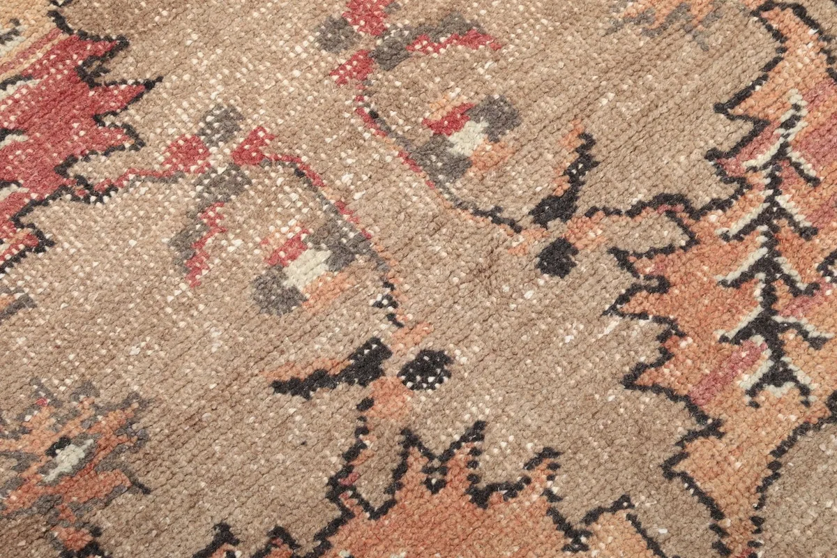 Close-up of the low wool pile and intricate knotting