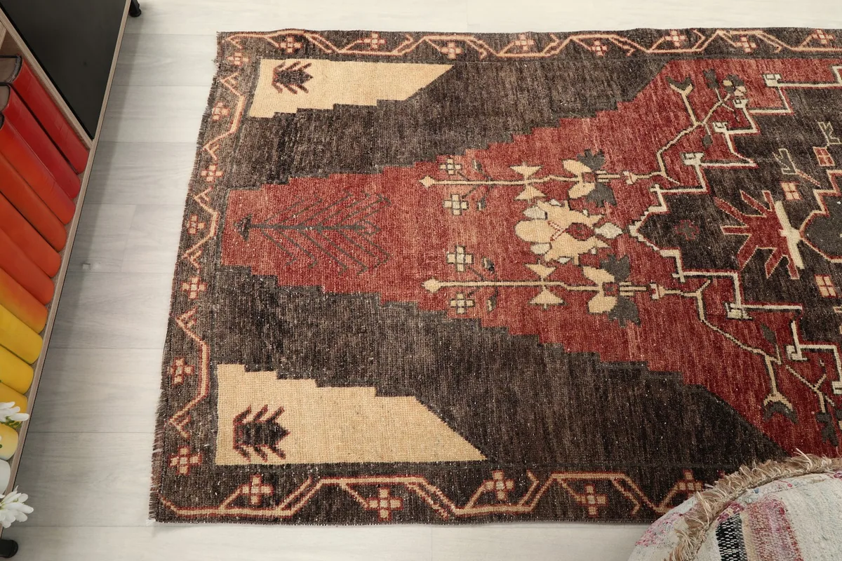 Angled view of the rug's end and border, showing pattern continuation