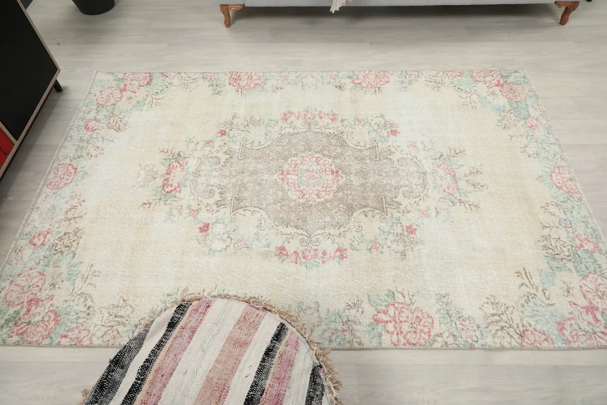 Overhead shot of the rug on the floor, displaying its full dimensions and design